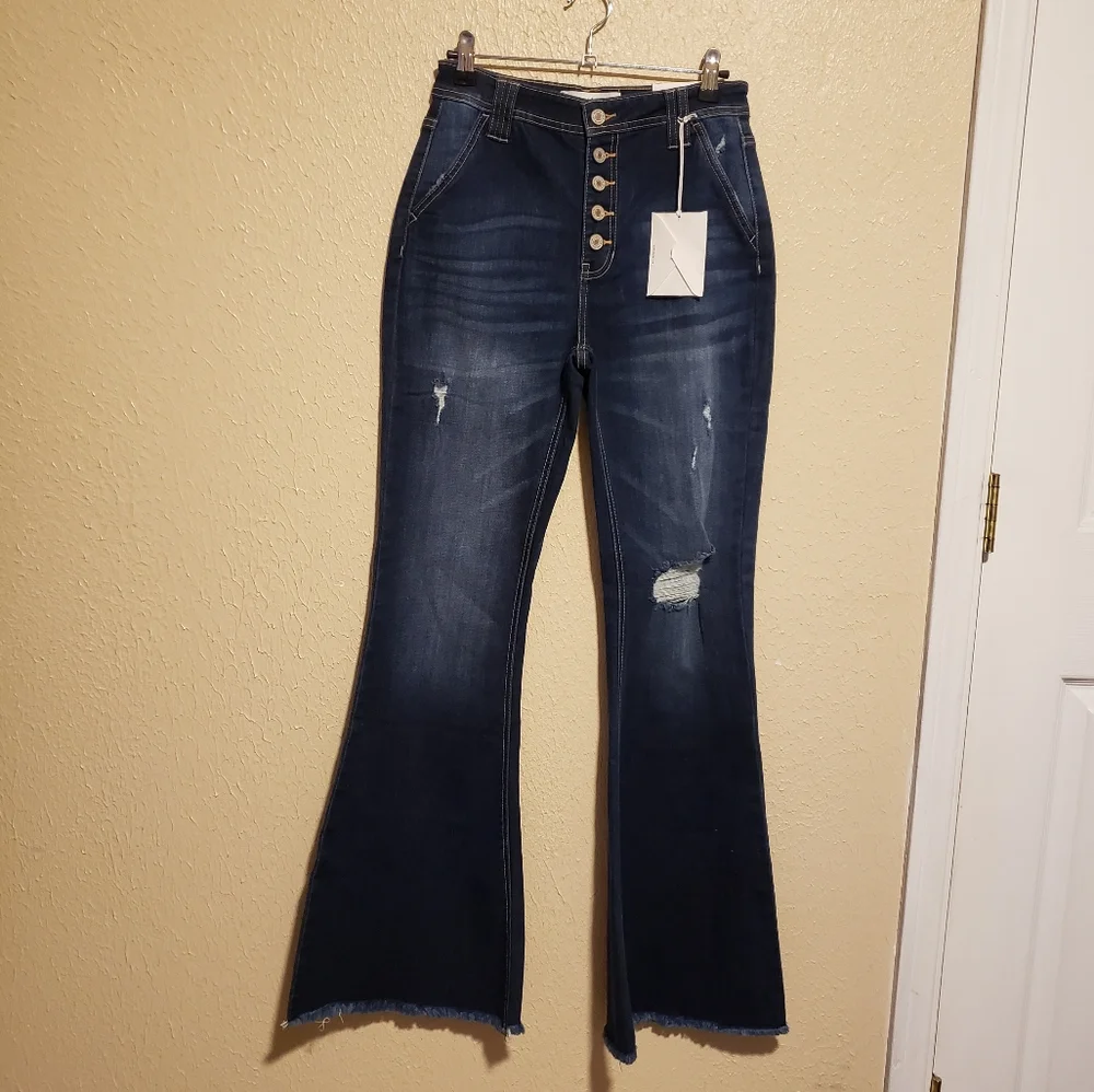 KanCan Jeans Button Fly Size 26 (5) flare‎ Distressed Stretchy